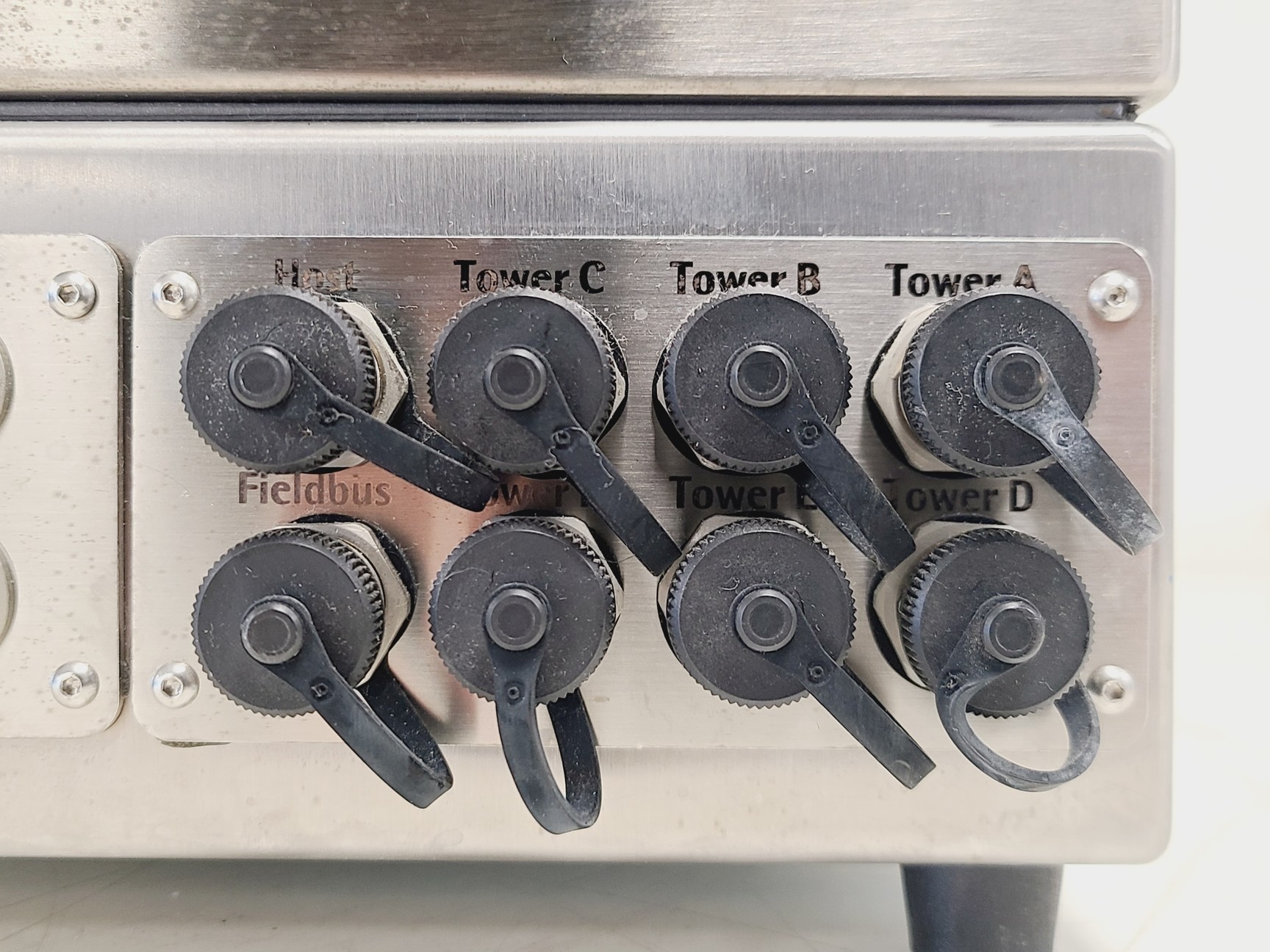 BIOSTAT Qplus — gniazda Thermo, Tower A–D i Fieldbus