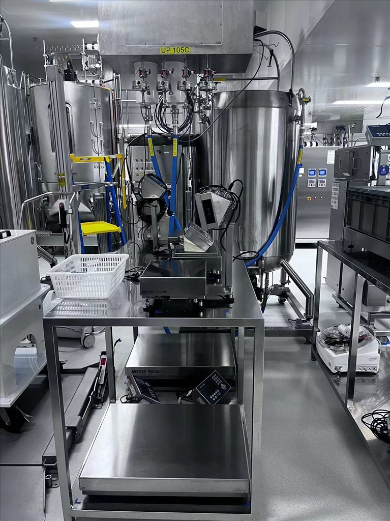 Tył działającej instalacji XDR-1000