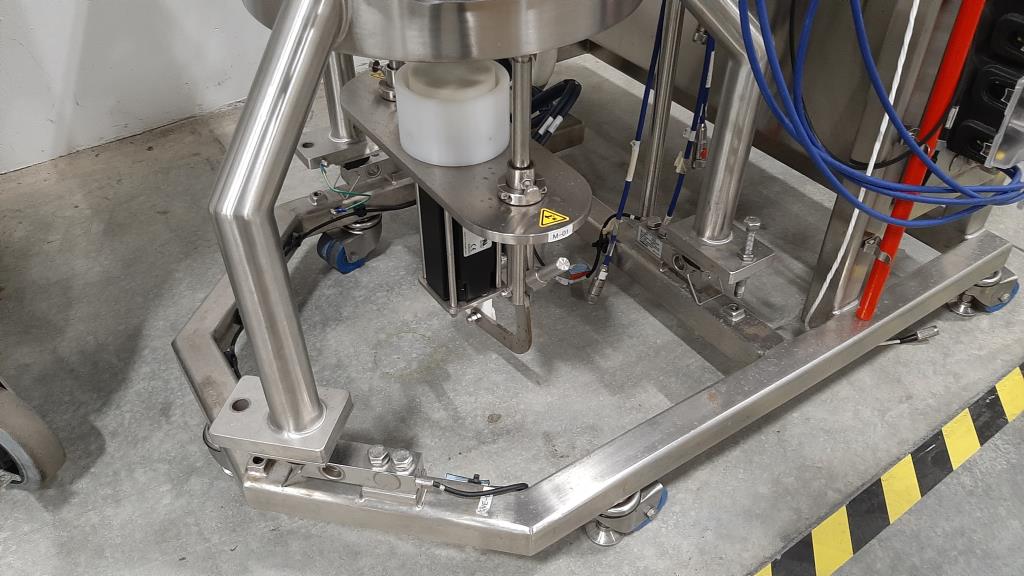 Dolna część XDR-50 z napędem magnetycznym, podstawą zbiornika i punktami podparcia na load cells