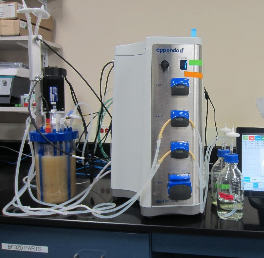 BioBLU 3f pracujący z kontrolerem Eppendorf BioFlo 320