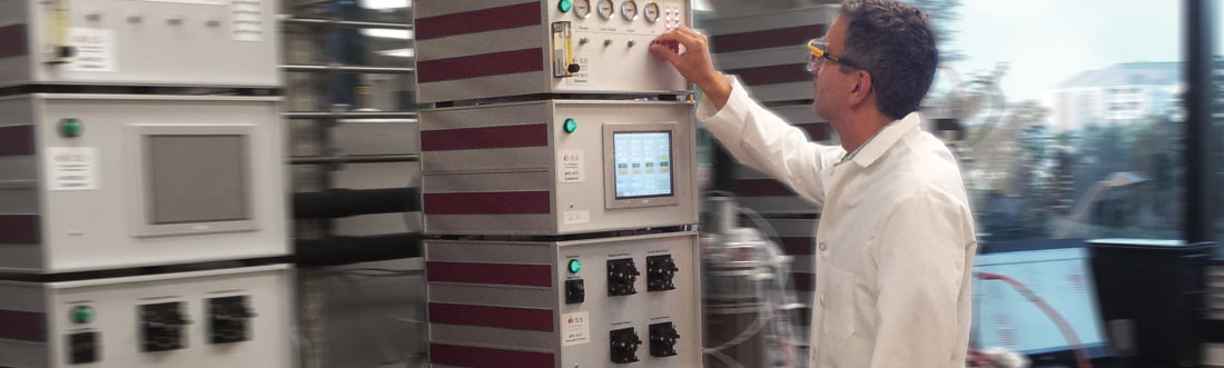 ILS Automation AFC 927 Dual Bioreactor Controller — oficjalny materiał sprzętowy rodziny.