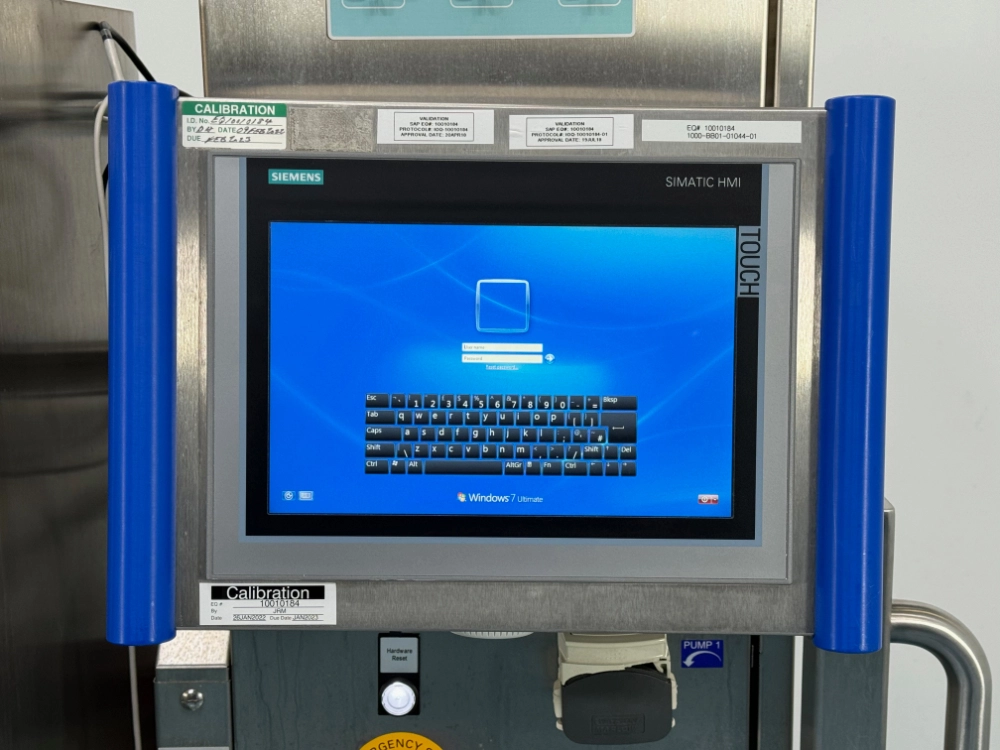 Starszy panel SIMATIC HMI z ekranem logowania Windows 7